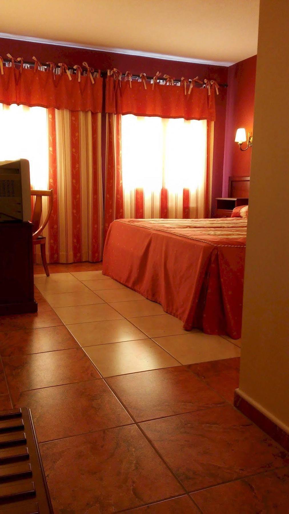 Hotel Puerta De Javalambre La Puebla De Valverde Eksteriør bilde